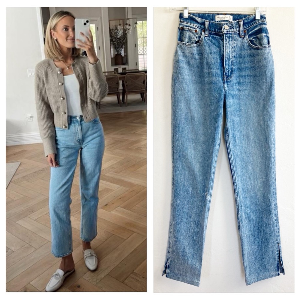 NWOT Abercrombie 90s Straight Ultra High Rise Jeans Vent Hem Light Wash 24